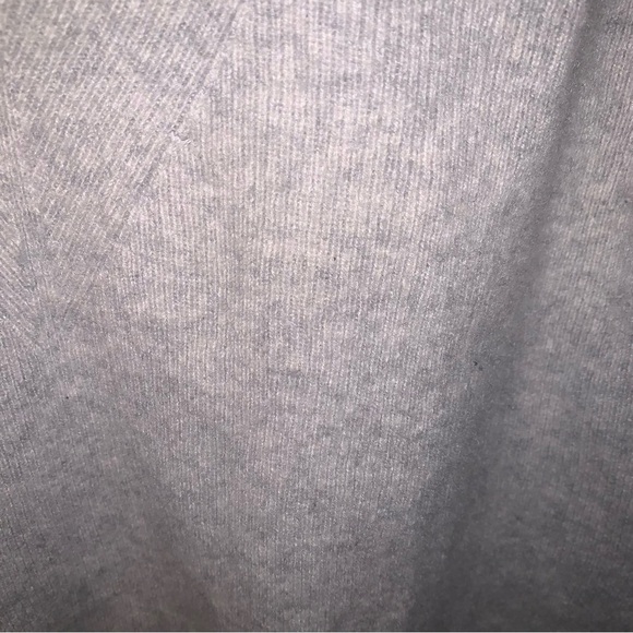 Splendid 100% Cashmere Grey V-neck Sweater XS - Picture 6 of 7